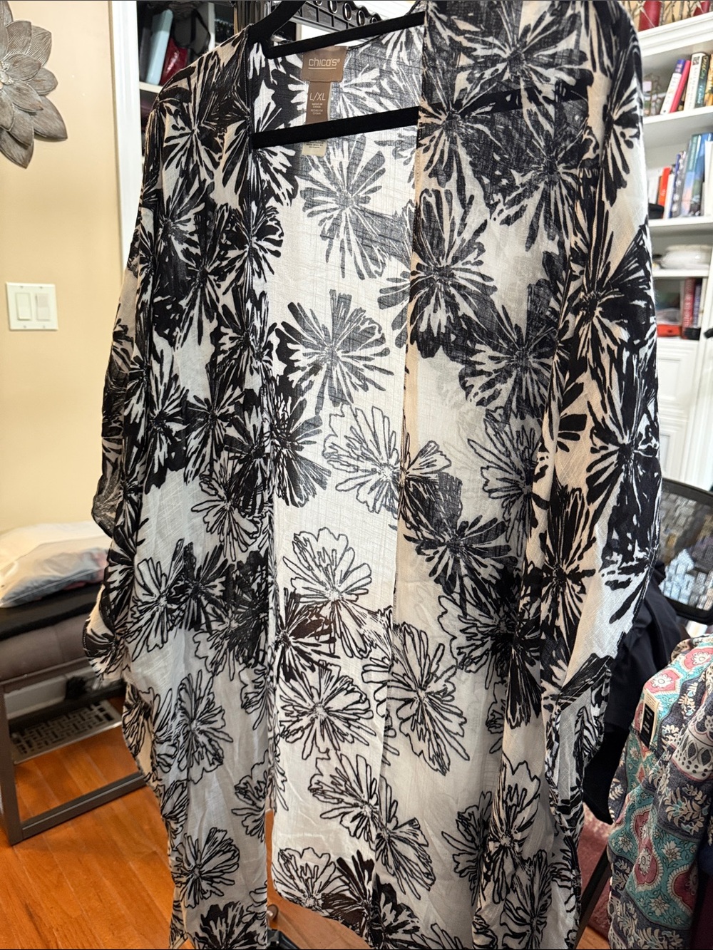 Beautiful black white floral 100% Rayon Ruana kimono.  NWOT. Never worn